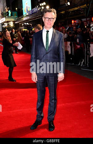 Alex Jennings bei der offiziellen Vorführung von The Lady in the Van während des 59. BFI London Film Festival auf dem Odeon Leicester Square, London. DRÜCKEN SIE VERBANDSFOTO. Siehe PA Story SHOWBIZ Van. Bilddatum: Dienstag, 13. Oktober 2015. Das Foto sollte lauten: Ian West/PA Wire Stockfoto