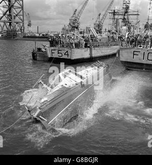 Technologie selbst aufrichtendes Schlauchboot - Portsmouth Stockfoto