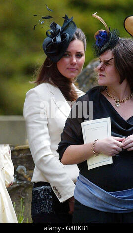 Hugh Van Cutsem und Rose Astor Hochzeit - Burford Pfarrkirche Stockfoto