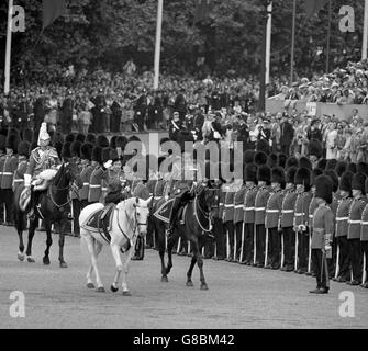 Royalty - Trooping die Farbe - Königin Elizabeth II - London Stockfoto