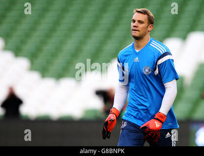 Fußball - UEFA Euro 2016 - Qualifikation - Gruppe D - Republik Irland - Deutschland - Trainingsveranstaltung - Aviva Stadium. Deutschlands Torwart Manuel Neuer beim Training im Aviva Stadium, Dublin. Stockfoto