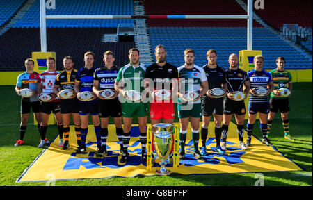 Aviva Premiership-Spieler (L-R) Nick Evans von Harlequin, Henry Trinder von Gloucester Rugby, Matt Mullan von Wesps, GJ Van Velze von Worcester Warriors, Stuart Hooper von Bath Rugby, George Skivinggon von London Irish, Alastair Hargreaves von Saracen (Mitte), Ed Slater von Leicester Tigers, will Welch von Newcastle Falcons, Jack Yeandle von Exeter, Chief Sale Dan Braid von Sark und Lee Dickson von Northampton Saints während der Veröffentlichung der Aviva Premiership-Saison in Twickenham Stoop, London. Stockfoto