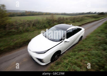 Das erste Massenproduktionsfahrzeug für Wasserstoff-Brennstoffzellen, der Toyota Mirai, wird in Denham, Buckinghamshire, hergestellt. Stockfoto