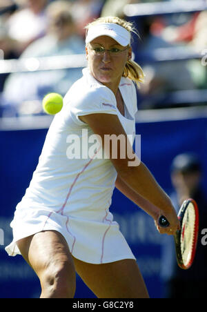 Tennis - Hastings Direct International Championships 2005 - Elena Baltacha gegen Conchita Martinez - Devonshire Park. Die britische Elena Baltacha in Aktion. Stockfoto