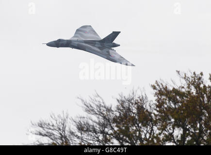 Der Avro-Vulcan XH558, der letzte flugfähige Avro-Vulcan-Bomber der Welt, macht im Rahmen seiner Abschiedstour einen Flug in der Nähe des National Museum of Flight in East Fortune Scotland. DRÜCKEN Sie VERBANDSFOTO. Bilddatum: Samstag, 10. Oktober 2015. DRÜCKEN Sie VERBANDSFOTO. Bilddatum: Samstag, 10. Oktober 2015. Bildnachweis sollte lauten: Danny Lawson/PA Wire Stockfoto
