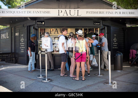 Bäckerei und Konditorei Paul bei einem Autobahn-Service, Frankreich Stockfoto