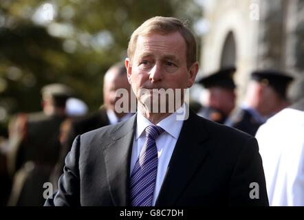 Taoiseach Enda Kenny nach der Trauermesse von Garda Tony Golden in der St. Oliver Plunkett Kirche in Blackrock, Co. Louth. Stockfoto