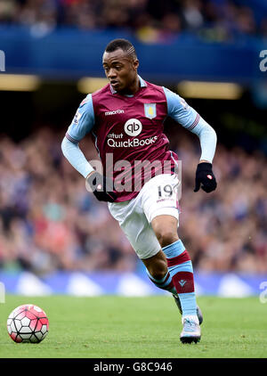 Jordan Aiew von Aston Villa während des Spiels der Barclays Premier League in Stamford Bridge, London. DRÜCKEN Sie VERBANDSFOTO. Bilddatum: Samstag, 17. Oktober 2015. Siehe PA Geschichte FUSSBALL Chelsea. Bildnachweis sollte lauten: Adam Davy/PA Wire. Online-in-Match-Nutzung auf 45 Bilder beschränkt, keine Videoemulation. Keine Verwendung bei Wetten, Spielen oder Veröffentlichungen für einzelne Vereine/Vereine/Vereine/Spieler. Stockfoto