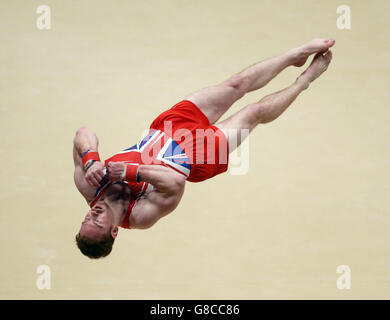 Der britische Daniel Purvis tritt am dritten Tag der Weltmeisterschaften 2015 bei der SSE Hydro, Glasgow, bei der Bodenübung an. Stockfoto