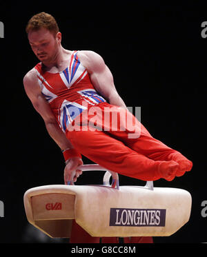 Der britische Daniel Purvis tritt am dritten Tag der Weltmeisterschaften 2015 beim SSE Hydro in Glasgow auf dem Pommel Horse an. Stockfoto