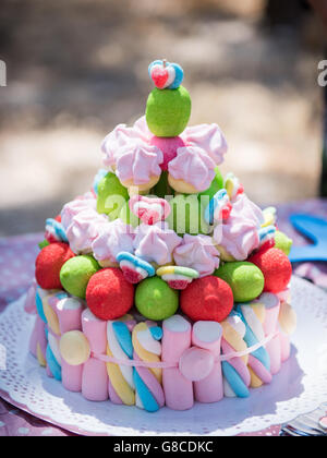 Marshmallow-Kuchen im Hintergrund der Natur Stockfoto