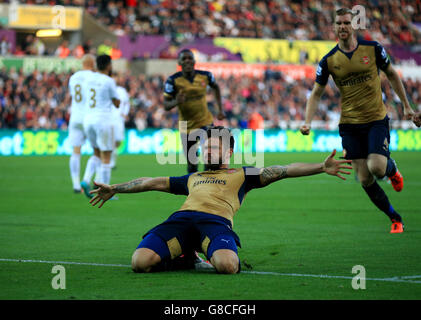 Olivier Giroud von Arsenal feiert das erste Tor seines Spielers während des Spiels der Barclays Premier League im Liberty Stadium, Swansea. Stockfoto