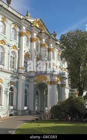 Teil des südlichen Fassade, Staatliche Eremitage und der Winterpalast, St. Petersburg, Russland. Stockfoto