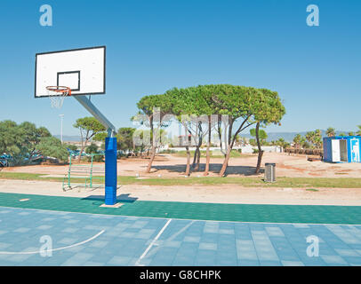 Basketballplatz Poetto Strand, Sardinien Stockfoto