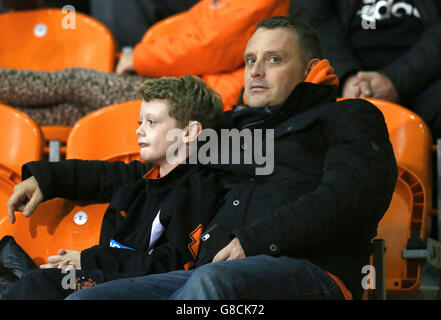 Soccer - Sky Bet League One - Blackpool / Millwall - Bloomfield Road. Blackpool-Fans an den Ständen an der Bloomfield Road Stockfoto