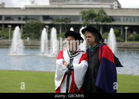 Der in Dublin geborene Musiker und humanitäre Helfer Bob Geldof am University College Dublin feierte sein 150-jähriges Bestehen, bei dem er einen Ehrendoktortitel erhielt. Stockfoto