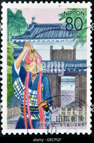 JAPAN - CIRCA 1999: Eine Briefmarke gedruckt in Japan zeigt Taihei Tanz, circa 1999 Stockfoto