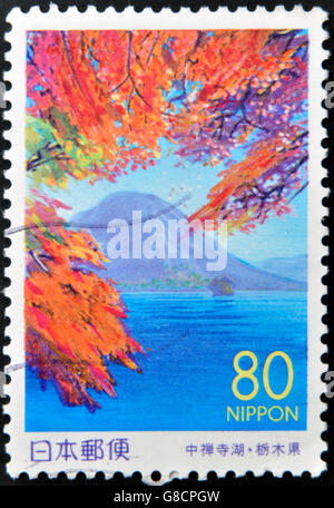 JAPAN - CIRCA 1999: Eine Briefmarke gedruckt in Japan zeigt Vulkan Nantai, Honshu, circa 1999 Stockfoto