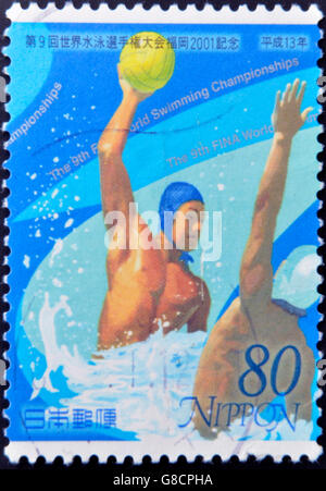 JAPAN - ca. 2001: Eine Briefmarke gedruckt in Japan gewidmet den 9. FINA schwimmen Meisterschaften, ca. 2001 Stockfoto