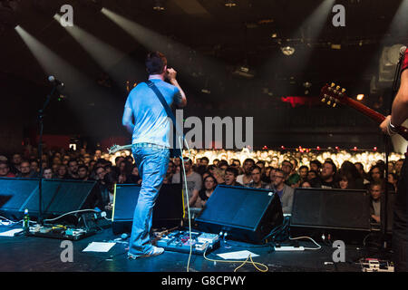 Andrew "Falco" Falkous, Sänger und Gitarrist der Zukunft die linke im Electric Ballroom, London. 21. April 2016. Stockfoto