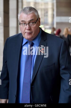 Der Generalsekretär der Gemeinschaftsgewerkschaft Roy Rickhuss kommt im Portcullis House in London an, um dem Commons Business Committee über die Stahlindustrie Beweise zu geben. Stockfoto