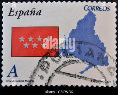 Spanien - ca. 2011: Eine Briefmarke gedruckt in Spanien zeigt Flagge und Karten der autonomen Gemeinschaft von Madrid, ca. 2011 Stockfoto