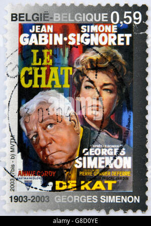 Belgien - CIRCA 2003: Eine Briefmarke gedruckt in Belgien zeigt das Plakat des Films Le Chat basiert auf der Arbeit von Georges Simenon Stockfoto