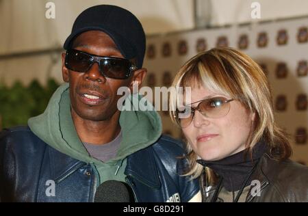 Nokia Isle Of Wight Festival - Seaclose Park. Maxi Jazz & Schwester Bliss von Faithless Backstage. Stockfoto