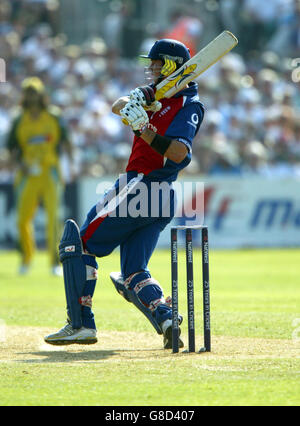 Cricket - The NatWest International Triangular Series - England - Australien - County Ground. Der englische Kevin Pietersen schlägt zu Stockfoto