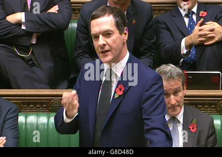 Schatzkanzler George Osborne spricht in der Hauptkammer des Unterhauses, London während der Finanzfragen, nachdem das Oberhaus die Pläne der Regierung blockiert hatte, Steuergutschriften gestern Abend zu kürzen. Stockfoto