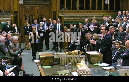 Schatzkanzler George Osborne spricht in der Hauptkammer des Unterhauses, London während der Finanzfragen, nachdem das Oberhaus die Pläne der Regierung blockiert hatte, Steuergutschriften gestern Abend zu kürzen. Stockfoto