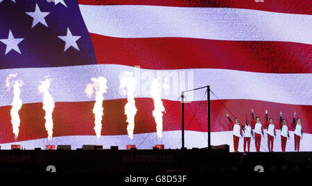 Gymnastik - Weltmeisterschaften 2015 - Tag sechs - das SSE Hydro. Die USA gehen in die Gegend, bevor sie am sechsten Tag der Weltmeisterschaften der Gymnastik 2015 beim SSE Hydro in Glasgow antreten. Stockfoto