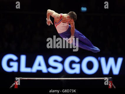 Der britische Max Whitlock tritt am achten Tag der Weltmeisterschaften der Gymnastik 2015 beim SSE Hydro in Glasgow an der Horizontal Bar im Men's All-Around-Finale an. Stockfoto