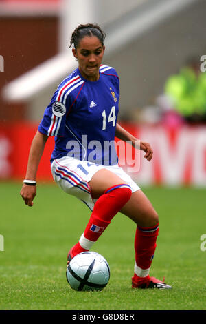 Fußball - UEFA-Europameisterschaft der Frauen 2005 - Gruppe B - Deutschland - Frankreich - Halliwell Jones Stadium. Louisa Necib, Frankreich Stockfoto