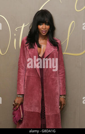 Naomi Campbell kommt zur Premiere des Burberry-Festfilms, moderiert von Chief Creative und Chief Executive Officer Christopher Bailey und Elton John in Burberry, Regent Street, London. Stockfoto