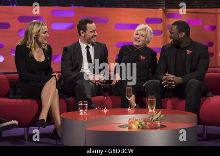 (Links-rechts) Kate Winslet, Michael Fassbender, Julie Walters und 50 Cent während der Dreharbeiten zur Graham Norton Show in den London Studios, Süd-London, die am Freitagabend auf BBC One ausgestrahlt werden. Stockfoto