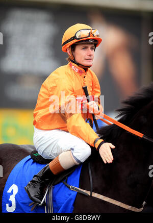 Rennsport - Nottingham Racecourse. Jockey Kieran O'Neill Stockfoto