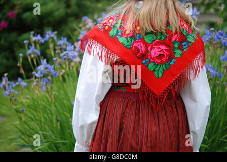 Schwedische Tracht im Hochsommer Stockfoto