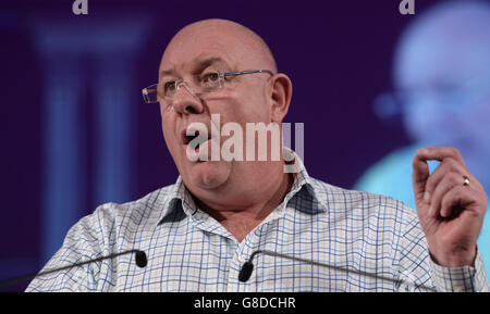 Dave ward, Generalsekretär der CWU, spricht bei der TUC-Kundgebung und der Lobby des Parlaments gegen das Gewerkschaftsgesetz, London. Stockfoto