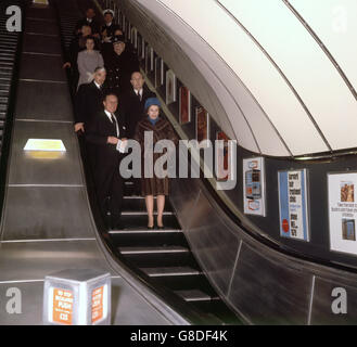 Royalty - öffnet die Königin Neubaustrecke der Victoria Line - London Underground Stockfoto