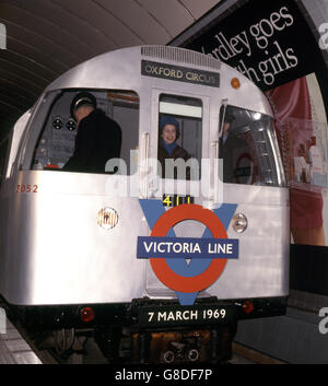 Royalty - öffnet die Königin Neubaustrecke der Victoria Line - London Underground Stockfoto