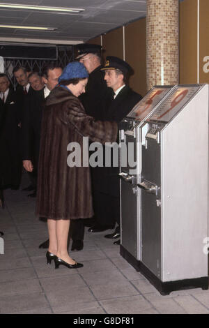 Royalty - öffnet die Königin Neubaustrecke der Victoria Line - London Underground Stockfoto