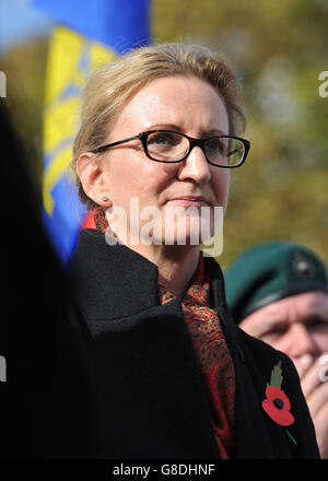 Claire Blackman, die Frau von Sergeant Alexander Blackman, ein Royal Marine verurteilt der Ermordung eines afghanischen Aufständischen, nimmt an einer Kundgebung auf dem Parliament Square in London zur Unterstützung ihres Mannes. Stockfoto