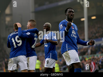 Fußball - Barclays Premier League - Everton gegen Sunderland - Goodison Park. Evertons Romelu Lukaku feiert das vierte Tor seines Spielers Stockfoto