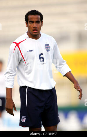 Fußball - Toulon-Turnier 2005 - Gruppe B - England gegen Tunesien - Stade Mayol. Tom Huddlestone, England Stockfoto