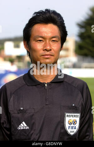 Fußball - Toulon-Turnier 2005 - Gruppe B - England gegen Portugal - Stade Scaglia. Spielbeamte Stockfoto