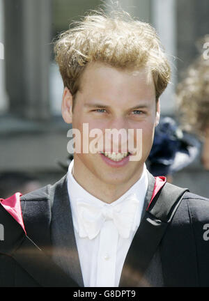 Prinz William während seiner Abschlussfeier in St. Andrews, Donnerstag, 23. Juni 2005. William erhielt ein 2:1 in Geographie nach vier Jahren Studium für seinen Master of Arts. Stockfoto