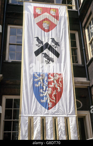 Banner mit einigen der Waffen, die im Schloss Caernarvon für die Investitur von Prinz Charles zu sehen sein werden. (Von oben nach unten) Arme von Ednyfed Fychan, Sir Rhys AP Thomas und Herbert. Stockfoto