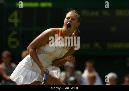 Die russische Maria Sharapova feiert den Sieg im ersten Satz Stockfoto