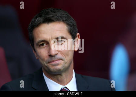 Fußball - Barclays Premier League - Aston Villa gegen Manchester City - Villa Park. Remi Garde, Manager der Aston Villa Stockfoto